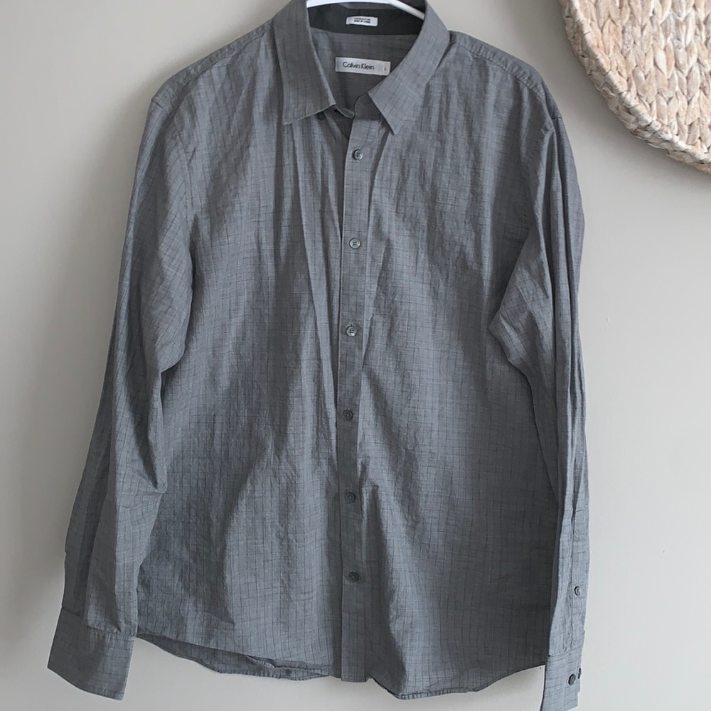 Calvin Klein Gray Checkered Button Down Dress Shirt - 100% Cotton - Large